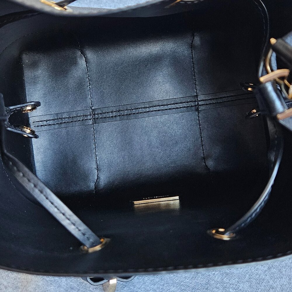 Michael Kors Mercer Gallery Convertible Bucket Leather Shoulder Bag Black/Gold - Picture 14 of 16